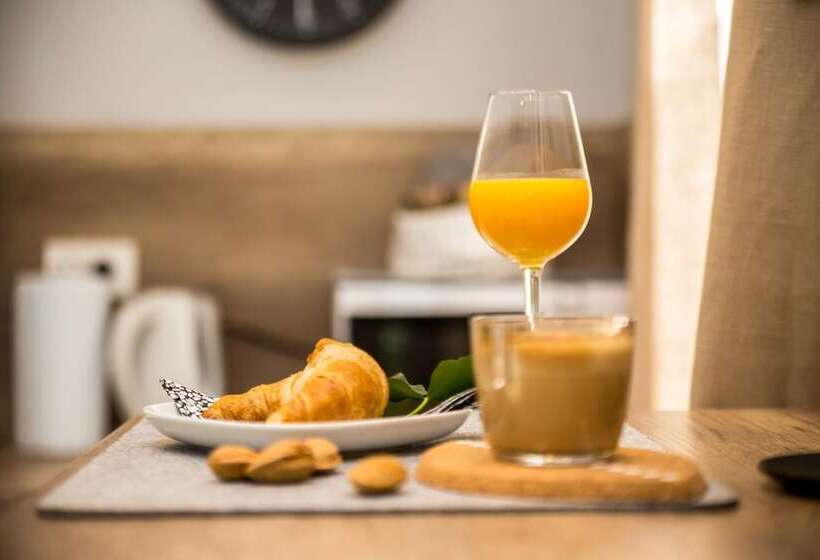 Number 1 Deluxe Apartments