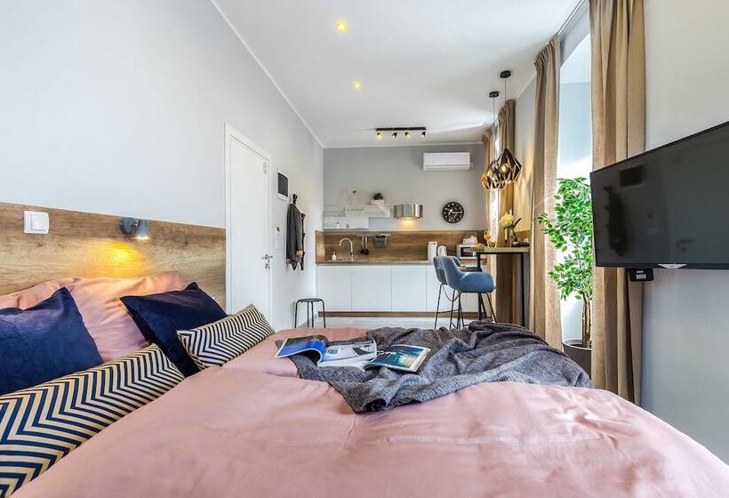 Number 1 Deluxe Apartments