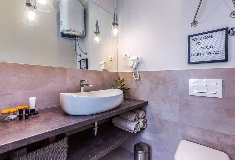 Number 1 Deluxe Apartments