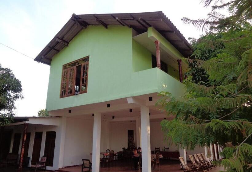 پانسیون Jayaru Guest House