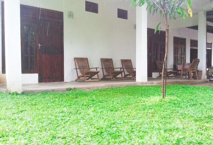 پانسیون Jayaru Guest House
