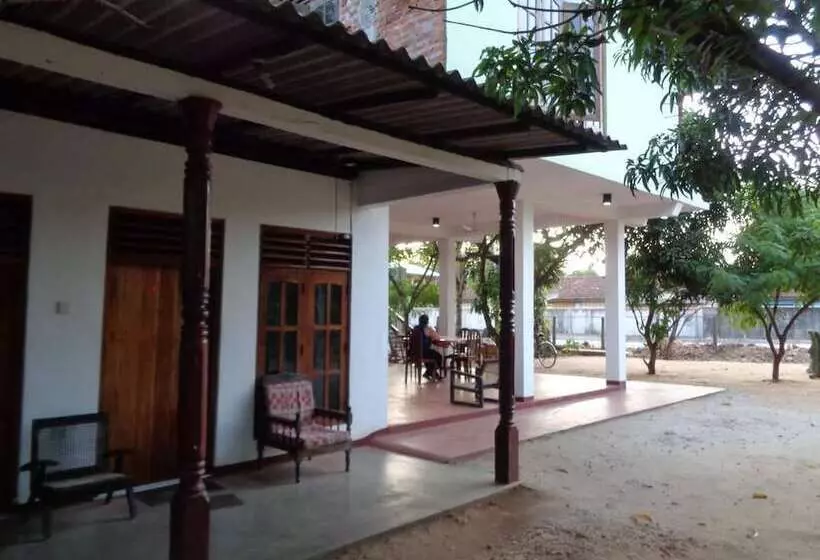 پانسیون Jayaru Guest House