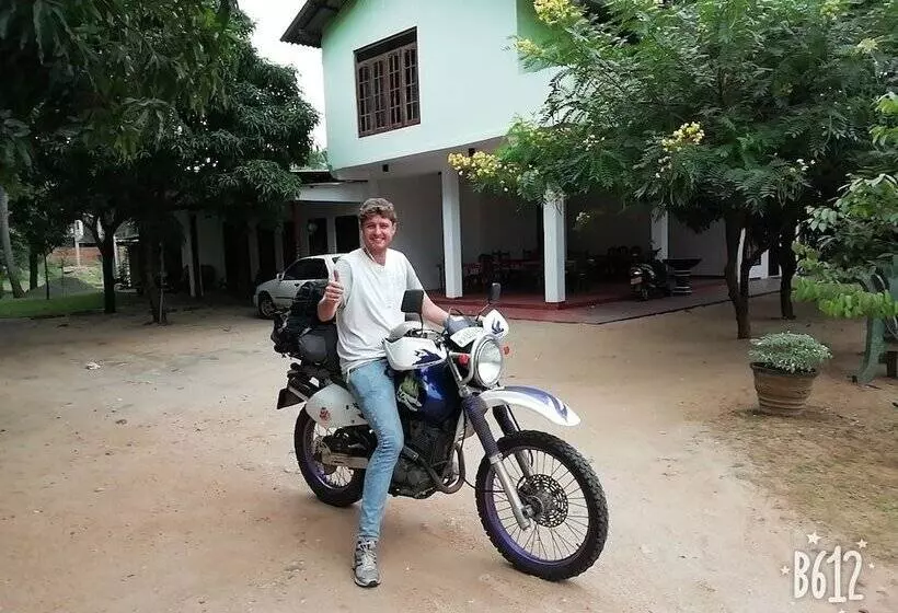 پانسیون Jayaru Guest House