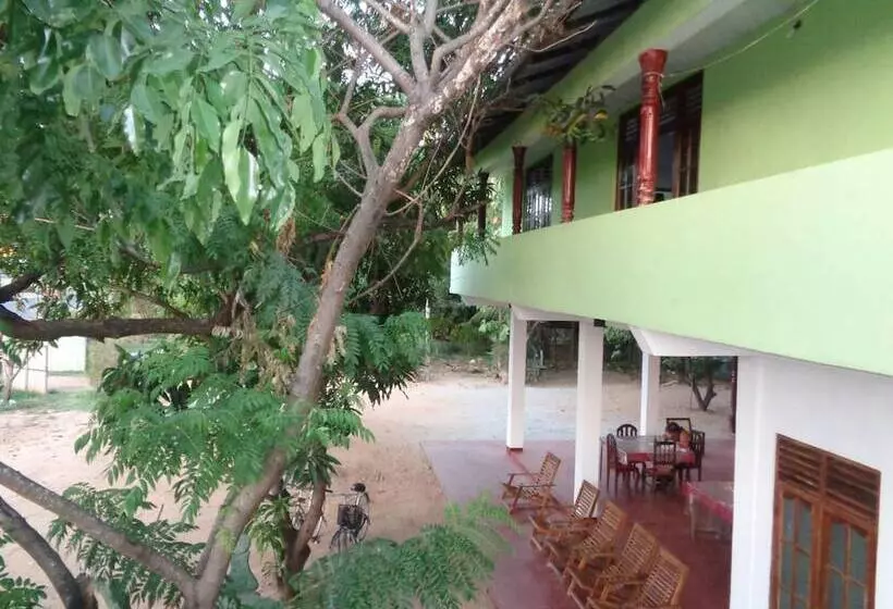 پانسیون Jayaru Guest House