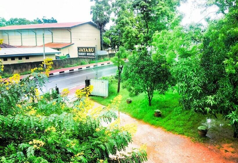 펜션 Jayaru Guest House