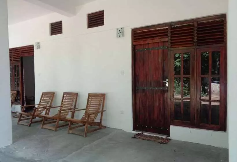 پانسیون Jayaru Guest House