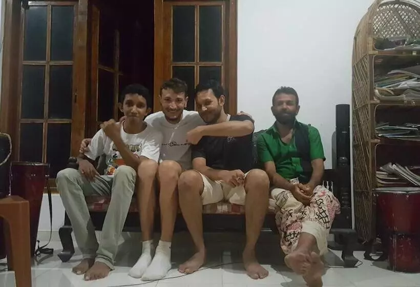 پانسیون Jayaru Guest House