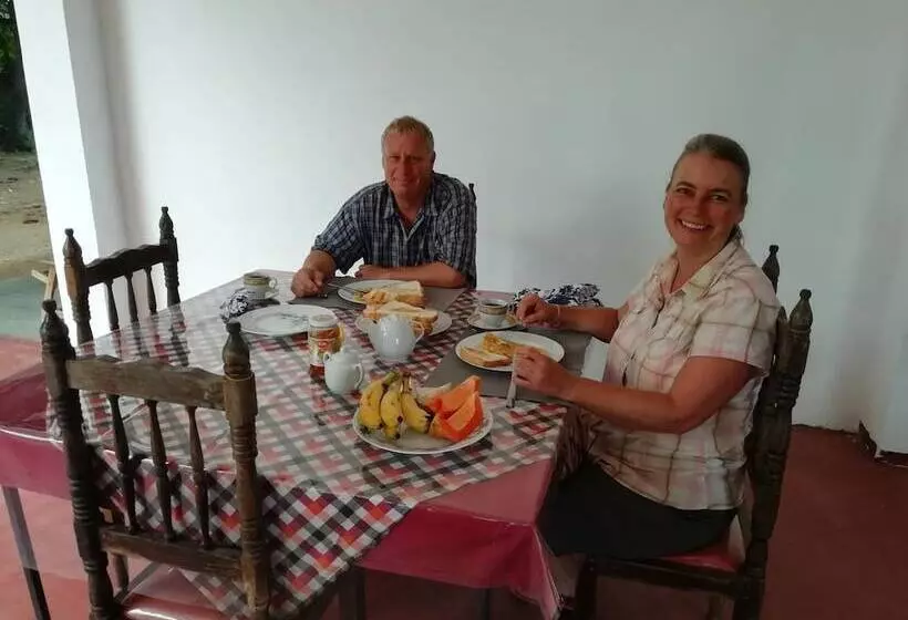 پانسیون Jayaru Guest House