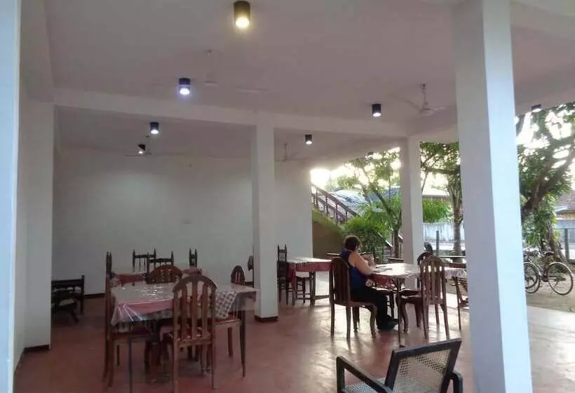 پانسیون Jayaru Guest House