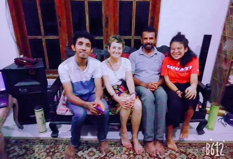 پانسیون Jayaru Guest House