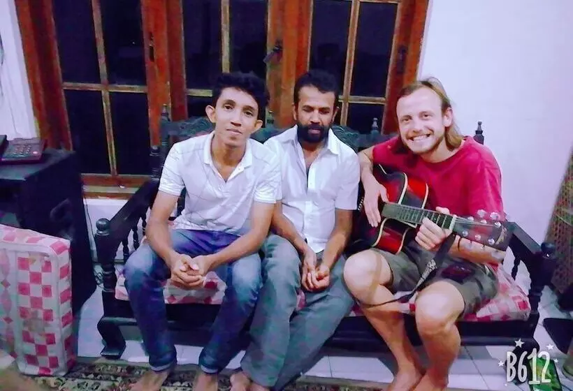 پانسیون Jayaru Guest House