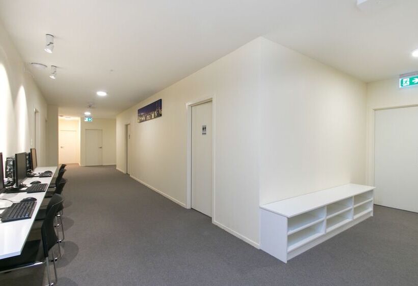 Общежитие Hobson Lodge