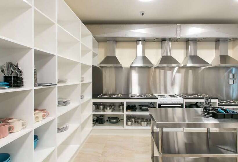 Общежитие Hobson Lodge