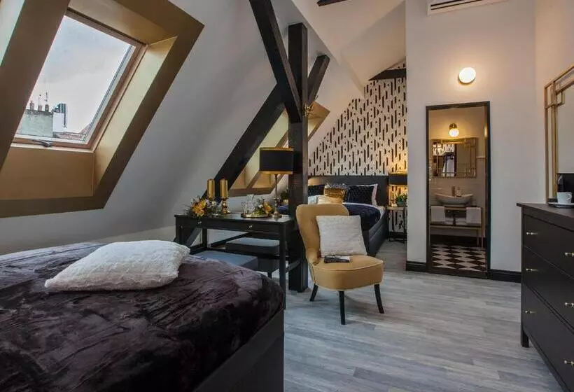 Golden Prague Rooms