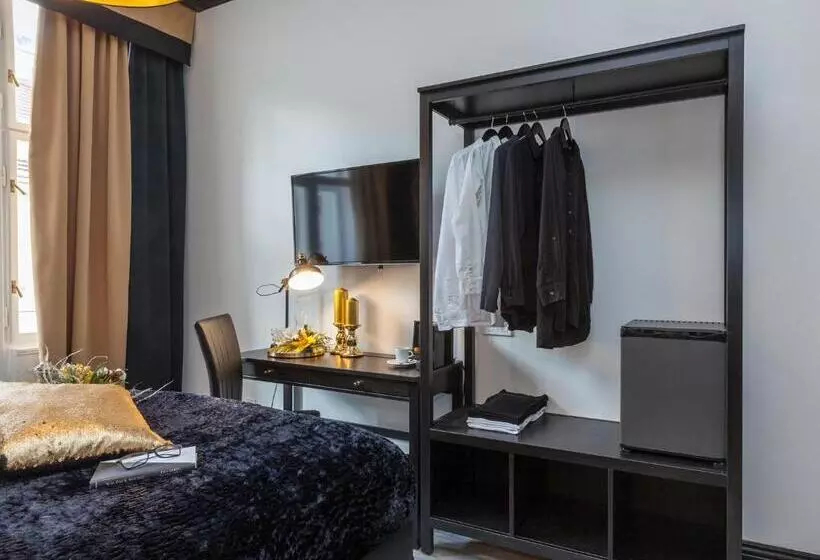 Golden Prague Rooms