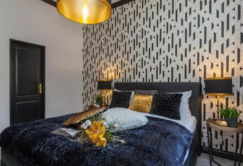 Golden Prague Rooms