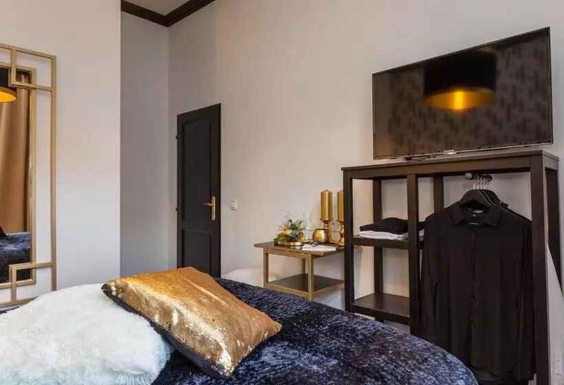 Golden Prague Rooms