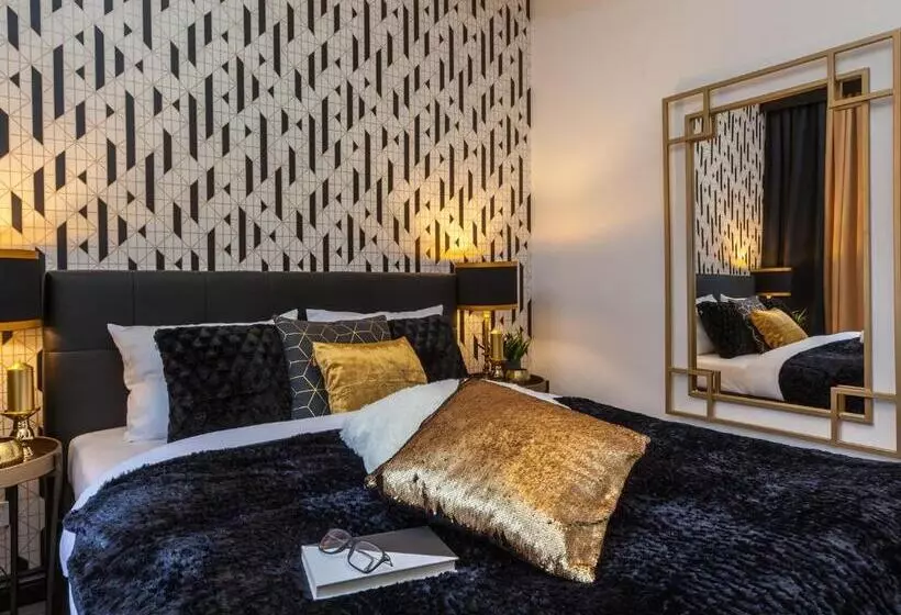 Golden Prague Rooms