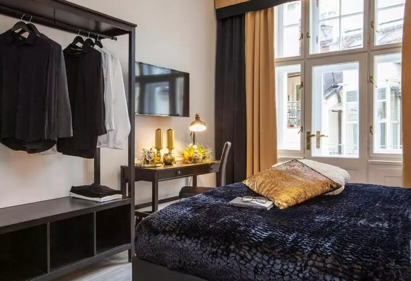 Golden Prague Rooms