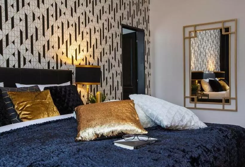 Golden Prague Rooms