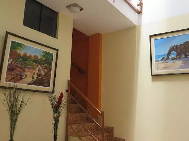 Hostal Hellen Ross
