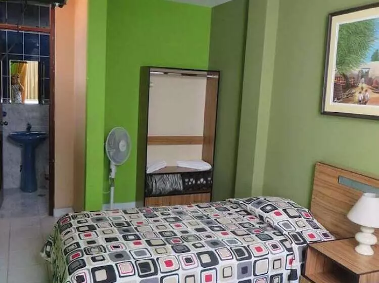 Hostal Hellen Ross