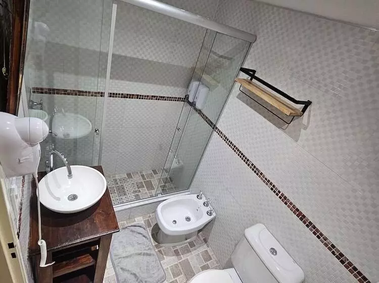 مسافرخانه Hosteria Villa Del Lago