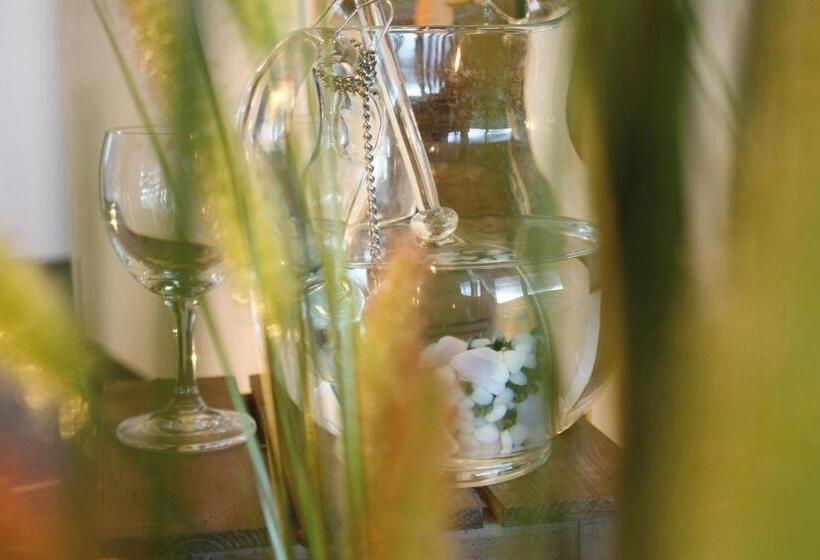 ホテル & Restaurant Kronenhof Am Weser Radweg