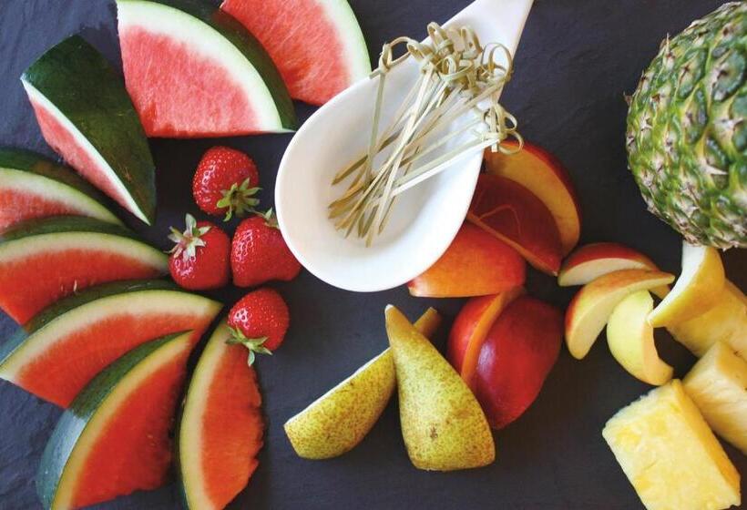 ホテル & Restaurant Kronenhof Am Weser Radweg