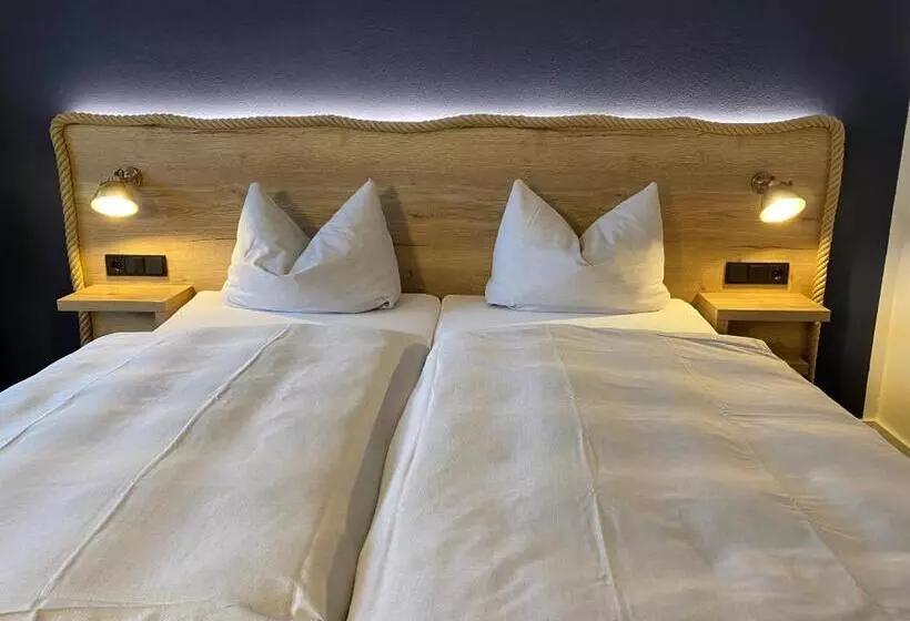 Hotelli & Restaurant Kronenhof Am Weser Radweg