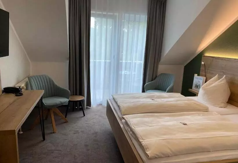 Hotelli & Restaurant Kronenhof Am Weser Radweg