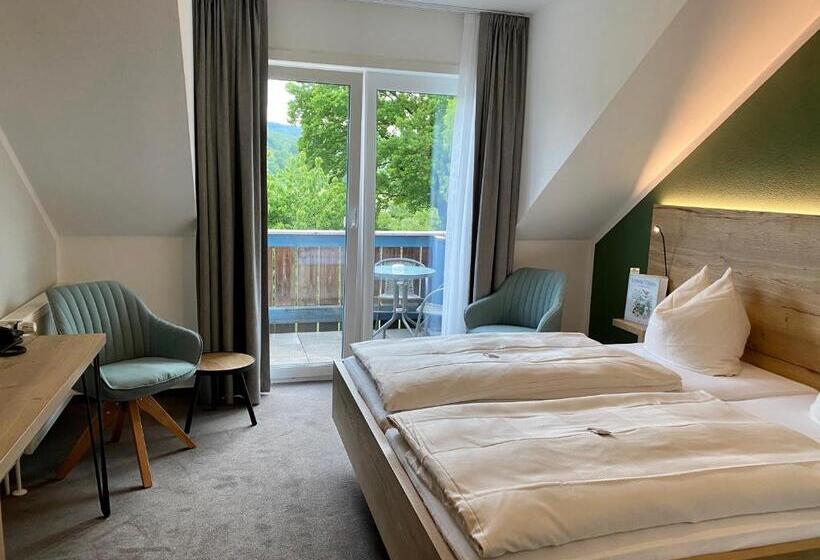 ホテル & Restaurant Kronenhof Am Weser Radweg