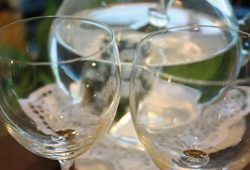 Hotelli & Restaurant Kronenhof Am Weser Radweg