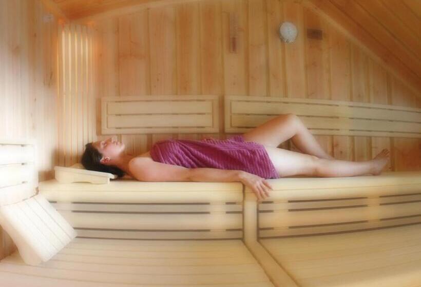 ホテル & Restaurant Kronenhof Am Weser Radweg