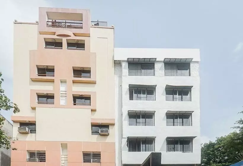 Super Hotel O River View Near Shaniwar Wada