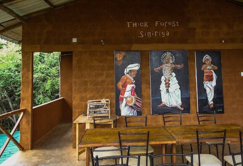 Hotell The Thick Forest