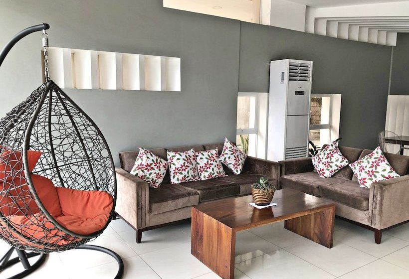 בית מלון כפרי Tiptop Tower Suite Inn