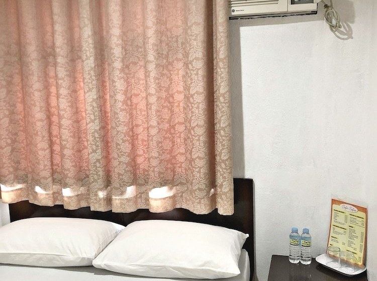 בית מלון כפרי Tiptop Tower Suite Inn