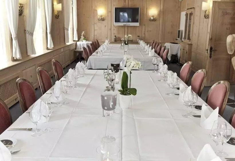 Отель Baer & Post Zernez