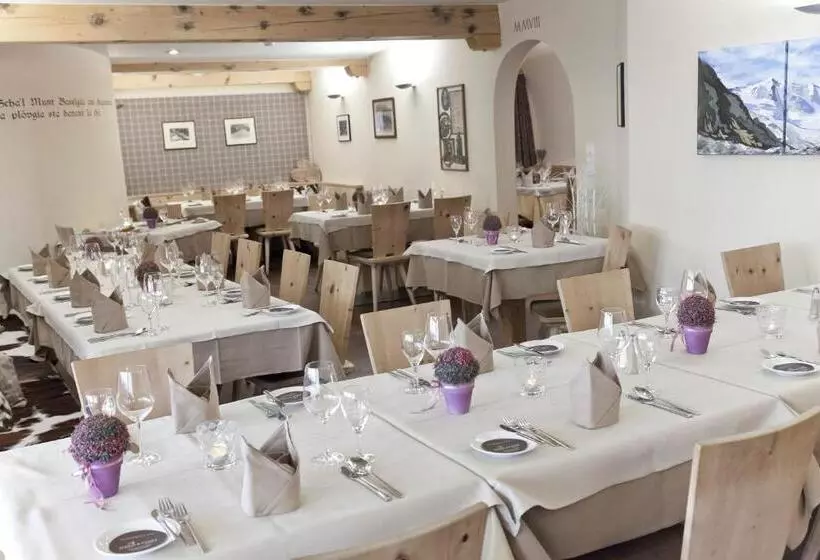 Отель Baer & Post Zernez