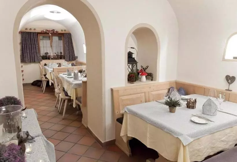 Отель Baer & Post Zernez