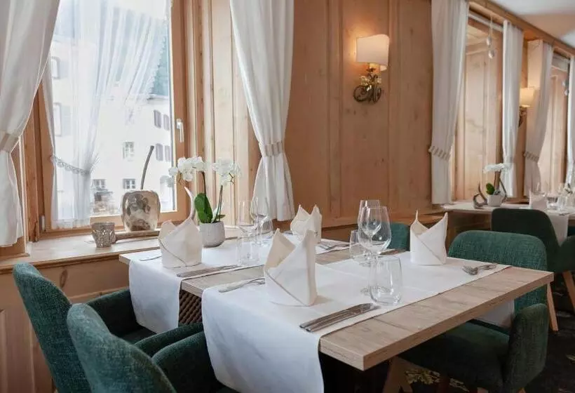 Отель Baer & Post Zernez