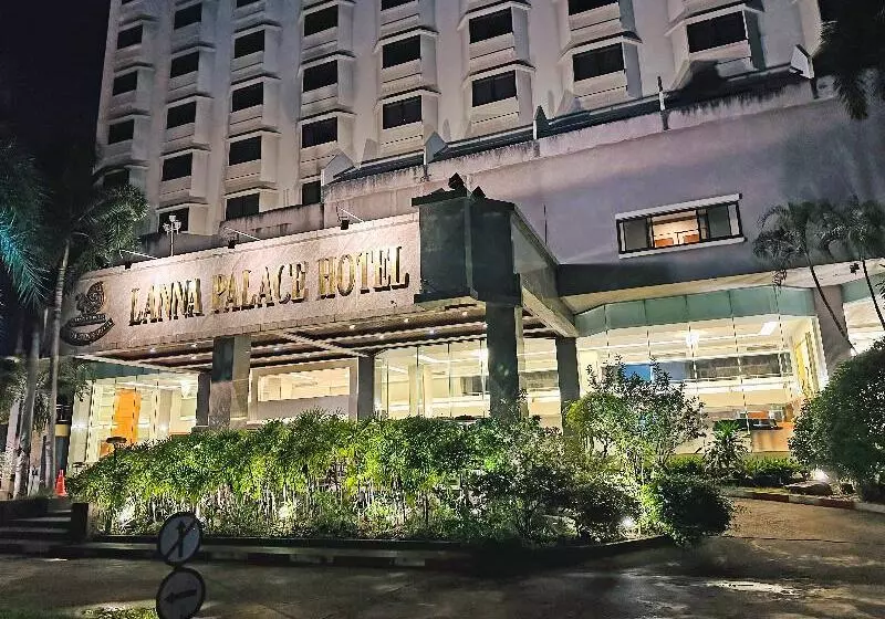 בית מלון כפרי Lanna Palace 2004