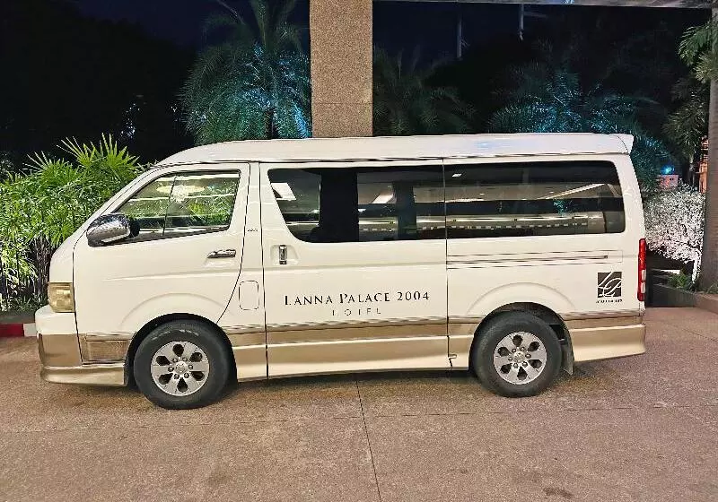 בית מלון כפרי Lanna Palace 2004