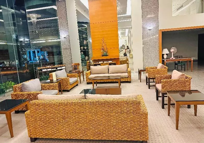 בית מלון כפרי Lanna Palace 2004