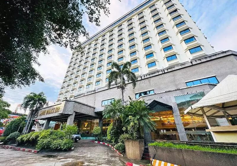 בית מלון כפרי Lanna Palace 2004