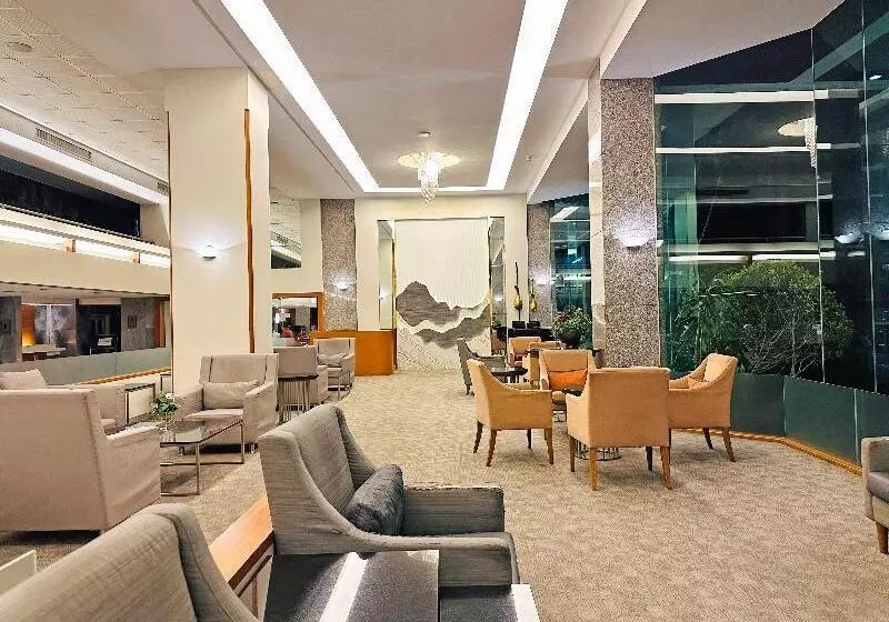 בית מלון כפרי Lanna Palace 2004