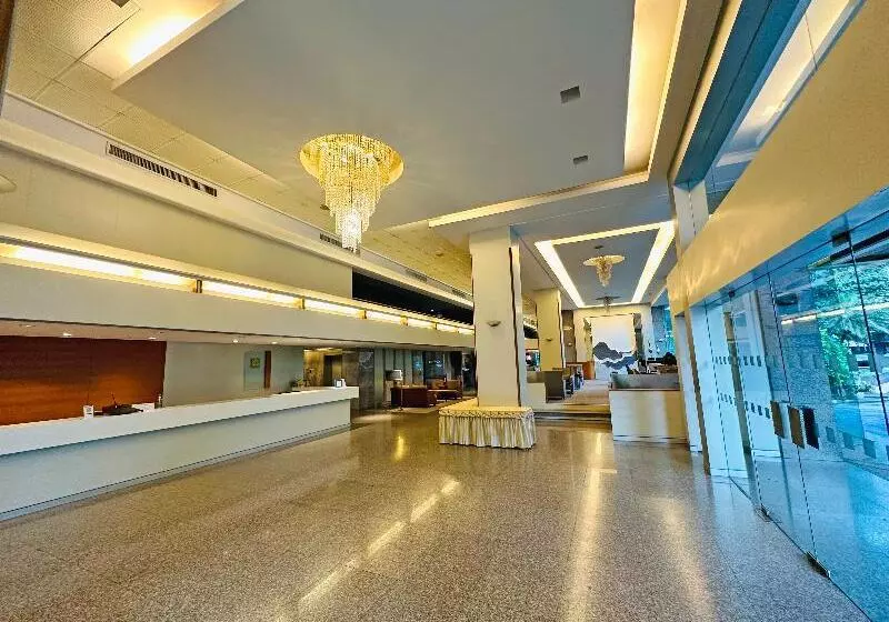 בית מלון כפרי Lanna Palace 2004