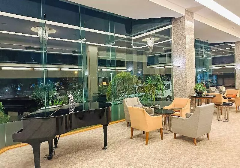 בית מלון כפרי Lanna Palace 2004