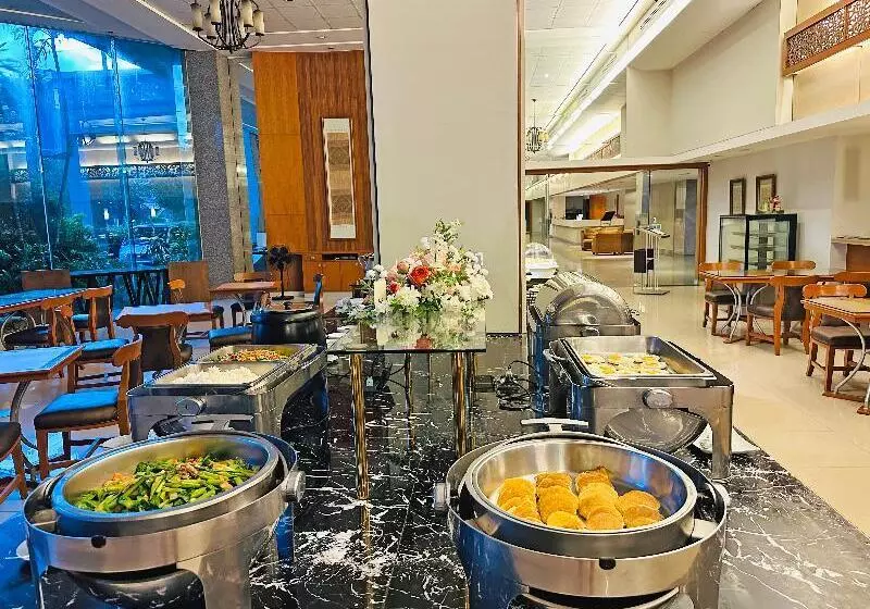 בית מלון כפרי Lanna Palace 2004